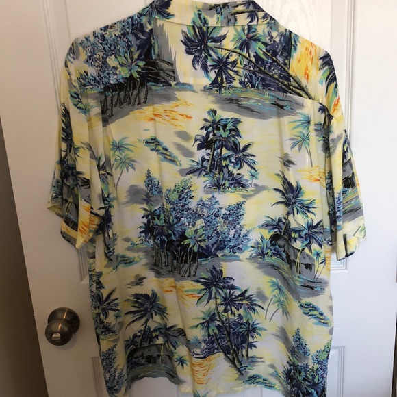 Vintage Hawaiian shirt - Picture 2 of 4